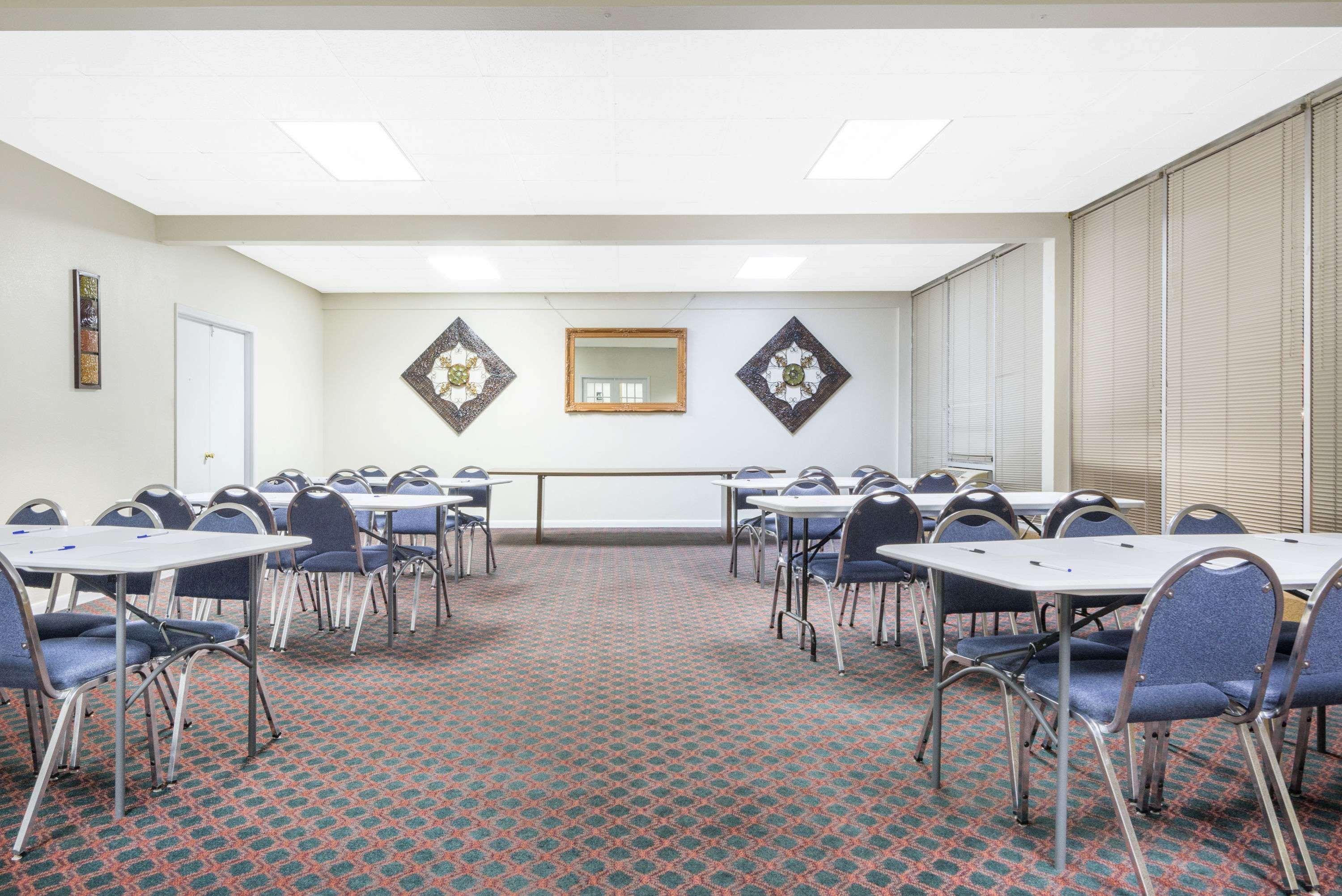 במוטל Super 8 By Wyndham וויליאמסברג מראה חיצוני תמונה